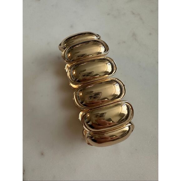Sleek gold color stretch bracelet - Picture 1 of 2